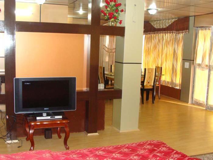 Hotel Crystal Palace Dhanaulti Esterno foto