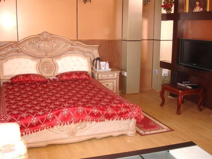 Hotel Crystal Palace Dhanaulti Esterno foto