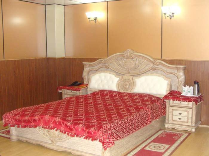 Hotel Crystal Palace Dhanaulti Esterno foto
