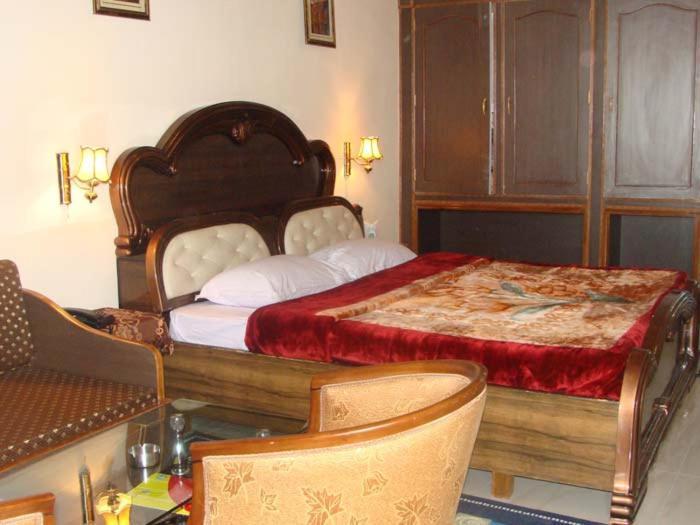 Hotel Crystal Palace Dhanaulti Esterno foto