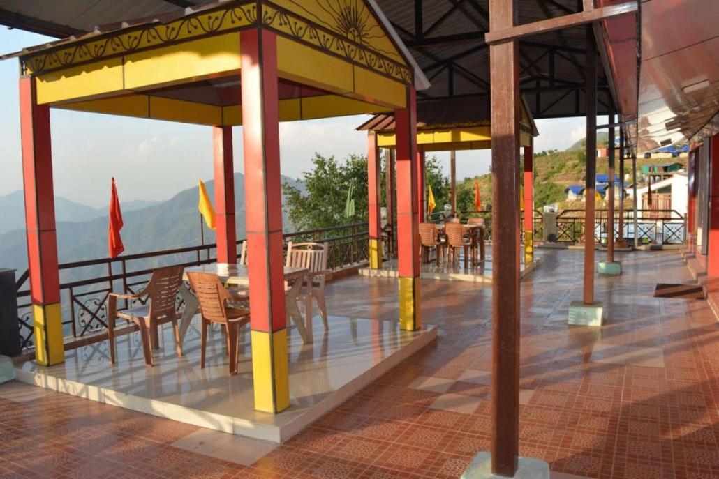 Hotel Crystal Palace Dhanaulti Esterno foto