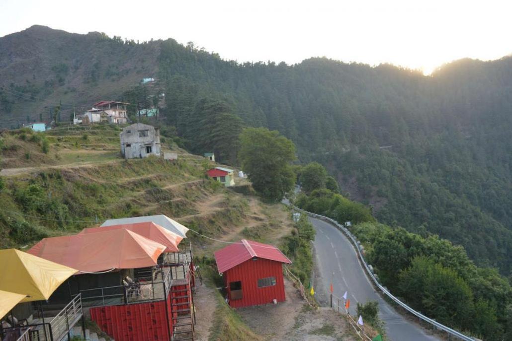 Hotel Crystal Palace Dhanaulti Esterno foto