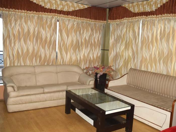Hotel Crystal Palace Dhanaulti Esterno foto