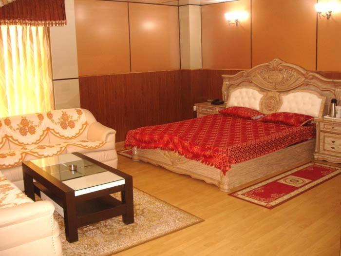 Hotel Crystal Palace Dhanaulti Esterno foto