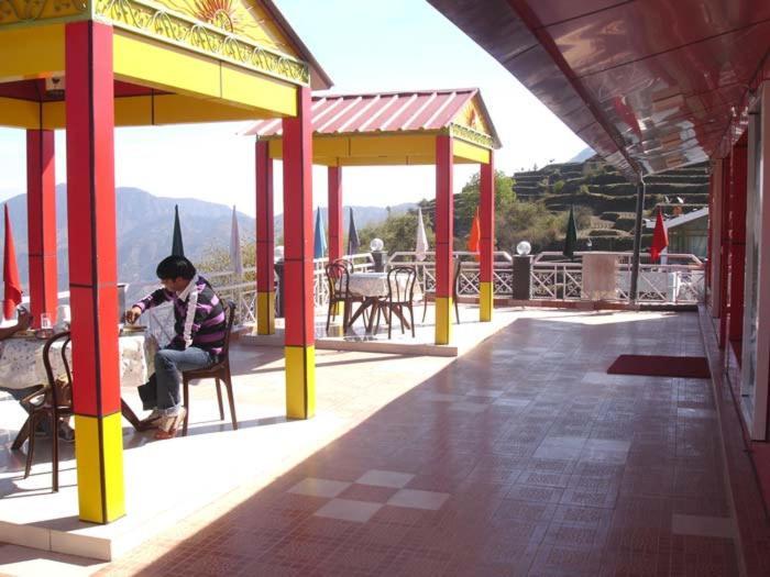 Hotel Crystal Palace Dhanaulti Esterno foto